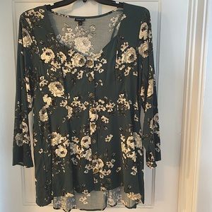 Torrid Peplum Dark Green Blouse with Cream Flowers Torrid Sz 1